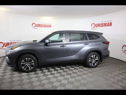 Used 2024 Toyota Highlander XLE AWD/4WD image 14