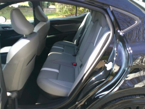 Used 2025 Toyota Camry SE image 33