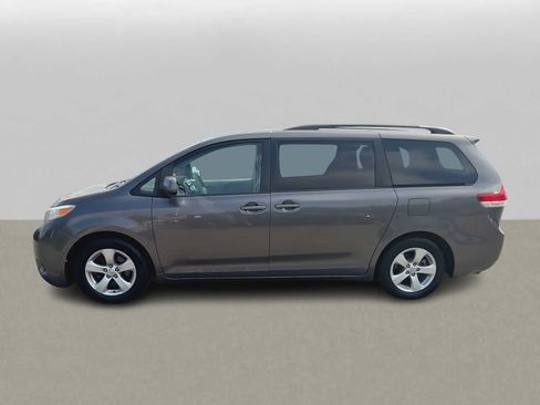 Used 2012 Toyota Sienna LE FWD image 5