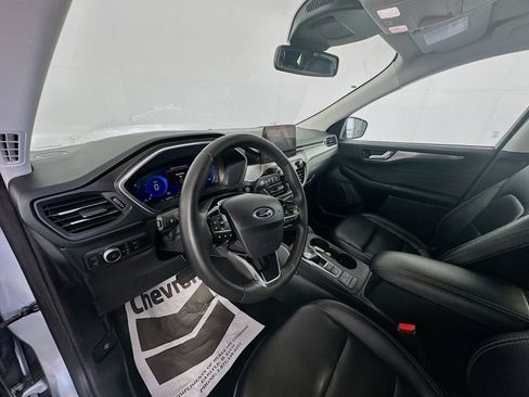 Used 2022 Ford Escape Titanium AWD/4WD image 9
