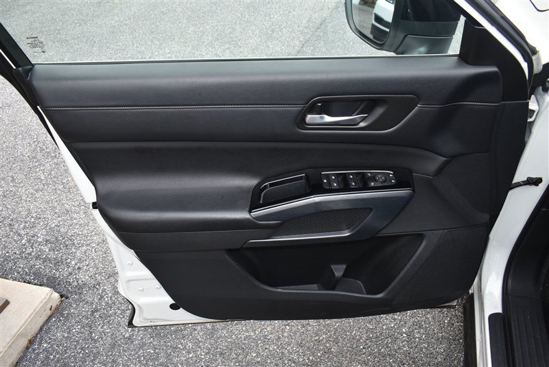 Used 2024 Nissan Pathfinder SL AWD/4WD image 11