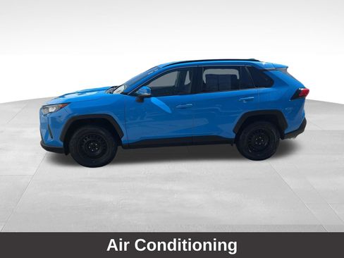 Used 2021 Toyota RAV4 LE AWD/4WD image 6