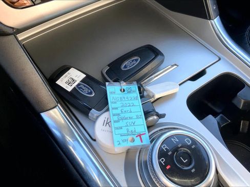 Used 2022 Ford Explorer XLT w/ Equipment Group 202A image 13