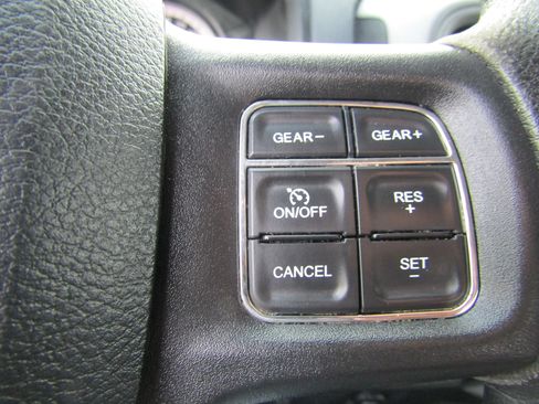 Used 2017 RAM 1500 Express AWD/4WD image 30