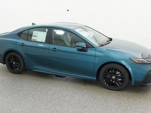 New 2026 Toyota Camry Hybrid FWD image 11