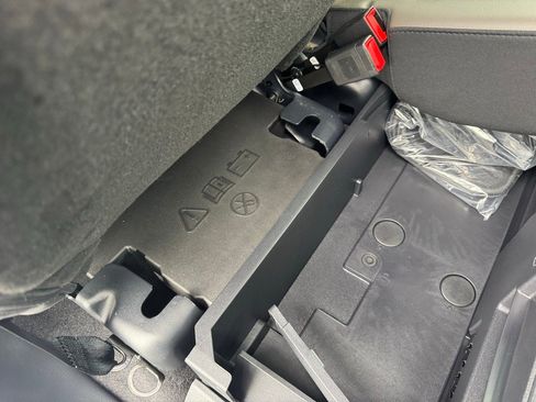 New 2025 Ford F150 Lariat w/ Equipment Group 502A High image 29