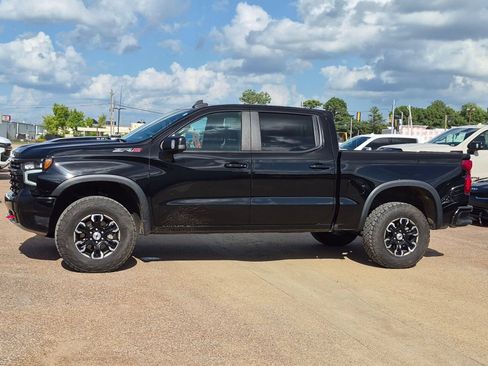 Used 2023 Chevrolet Silverado 1500 ZR2 w/ Technology Package AWD/4WD image 2