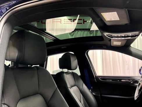 Used 2025 Porsche Macan image 26
