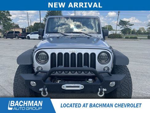 Used 2016 Jeep Wrangler Unlimited Rubicon w/ Connectivity Group AWD/4WD image 3