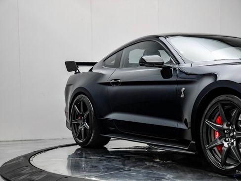 Used 2021 Ford Mustang Shelby GT500 w/ Carbon Fiber Track Pack image 25