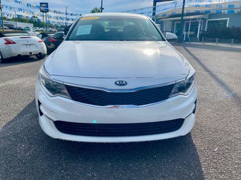 Used 2016 Kia Optima LX w/ LX Convenience Package FWD image 2
