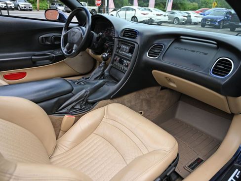 Used 2000 Chevrolet Corvette Convertible w/ Memory Pkg RWD image 27