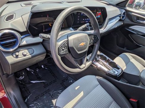Used 2024 Chevrolet Trax LT image 12