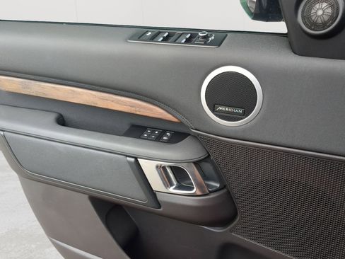 Used 2018 Land Rover Discovery HSE AWD/4WD image 12