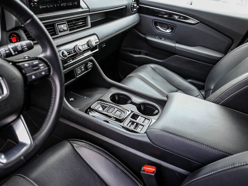 Certified 2024 Honda Pilot Touring image 28