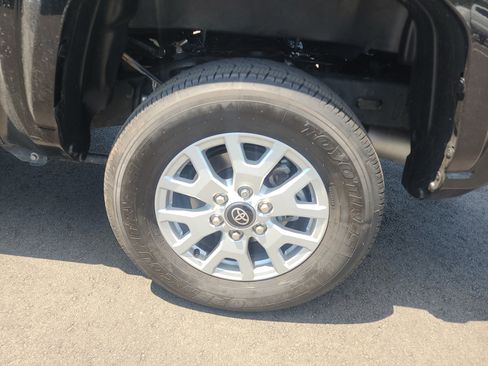 Certified 2025 Toyota Tacoma SR5 w/ SR5 Upgrade Package AWD/4WD image 10