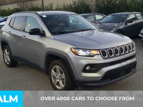 Used 2024 Jeep Compass Latitude image 3