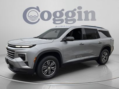 Used 2025 Chevrolet Traverse LT