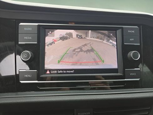 Used 2024 Volkswagen Jetta SE image 19