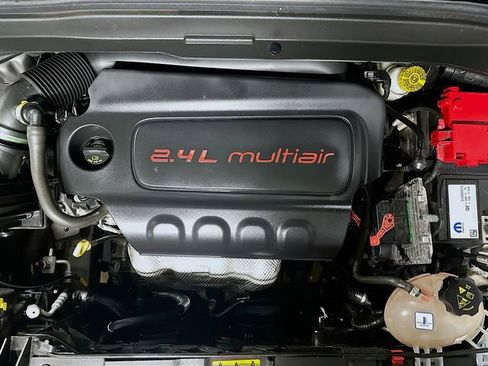 Used 2019 Jeep Renegade Latitude w/ Cold Weather Group AWD/4WD image 28