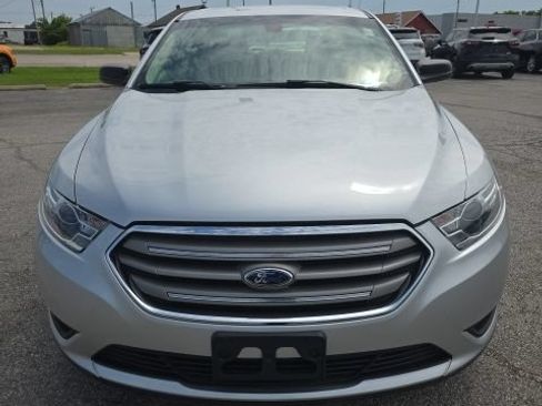 Used 2018 Ford Taurus SE FWD image 10