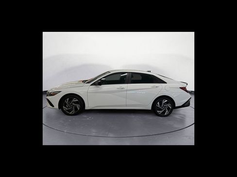 Used 2025 Hyundai Elantra Sport FWD image 3