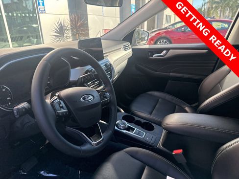 Used 2022 Ford Escape SEL image 9