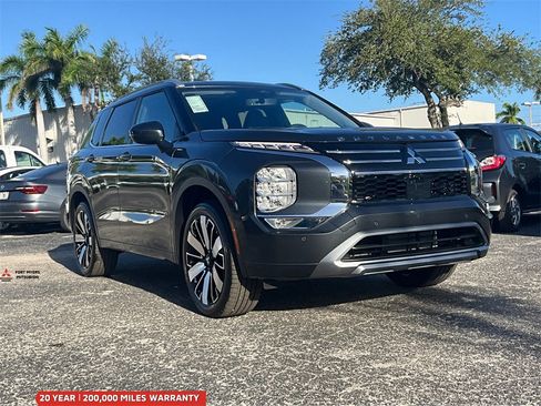 New 2025 Mitsubishi Outlander SEL image 1