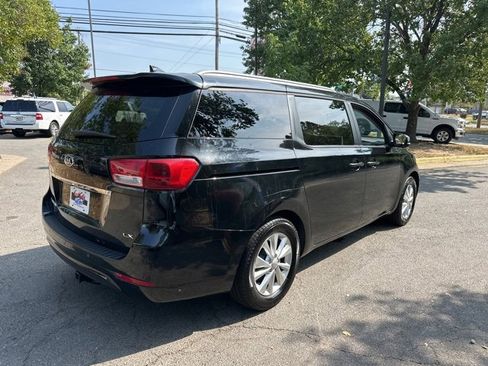 Used 2017 Kia Sedona LX w/ LX Essentials Premium Package image 7
