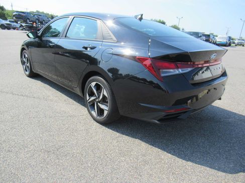 Used 2023 Hyundai Elantra SEL w/ Convenience Package FWD image 7