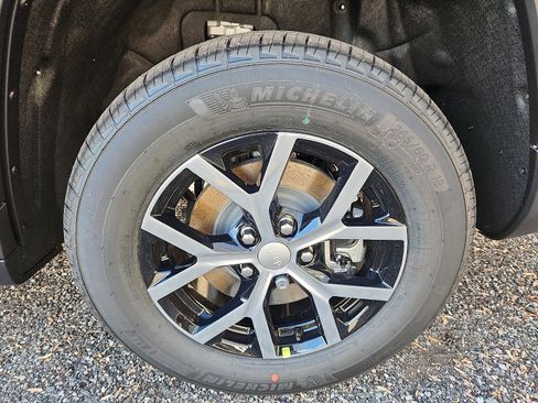 New 2025 Jeep Grand Cherokee L Limited w/ Luxury Tech Group II image 6