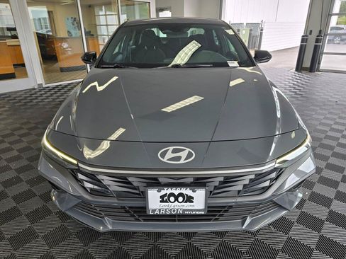 Used 2025 Hyundai Elantra SEL FWD image 8