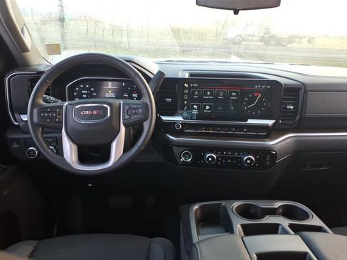 Used 2022 GMC Sierra 1500 SLE image 10