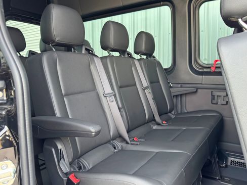 Used 2024 Mercedes-Benz Sprinter 2500 image 40