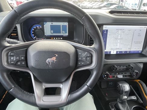 Used 2023 Ford Bronco Badlands image 14