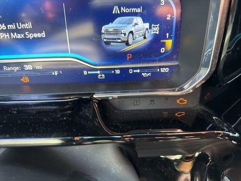 Used 2023 Chevrolet Silverado 1500 High Country w/ High Country Premium Package AWD/4WD image 5