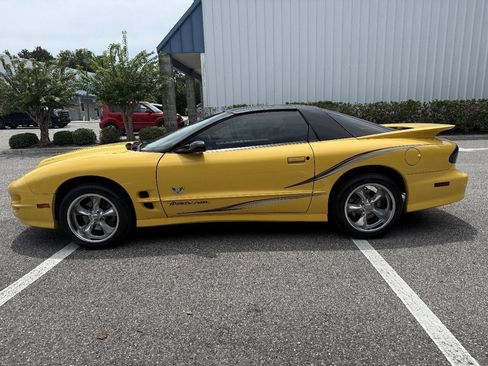 Used 2002 Pontiac Firebird Formula RWD image 3