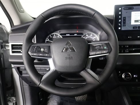 New 2026 Mitsubishi Outlander SE image 40