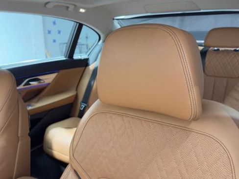 Used 2020 BMW 740i w/ Premium Package RWD image 25