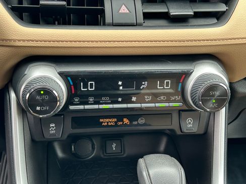 Certified 2022 Toyota RAV4 XLE AWD/4WD image 22