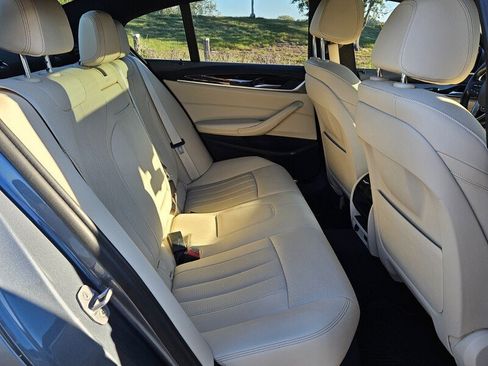 Used 2022 BMW 530i xDrive w/ Convenience Package image 14