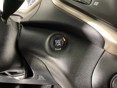 Used 2016 Jeep Cherokee Limited image 27