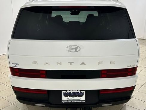Used 2025 Hyundai Santa Fe SEL FWD image 4