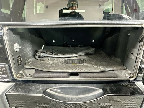 Used 2017 Jeep Wrangler Unlimited Sahara w/ Connectivity Group image 23