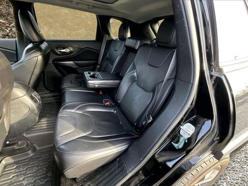 Used 2019 Jeep Cherokee Limited image 24