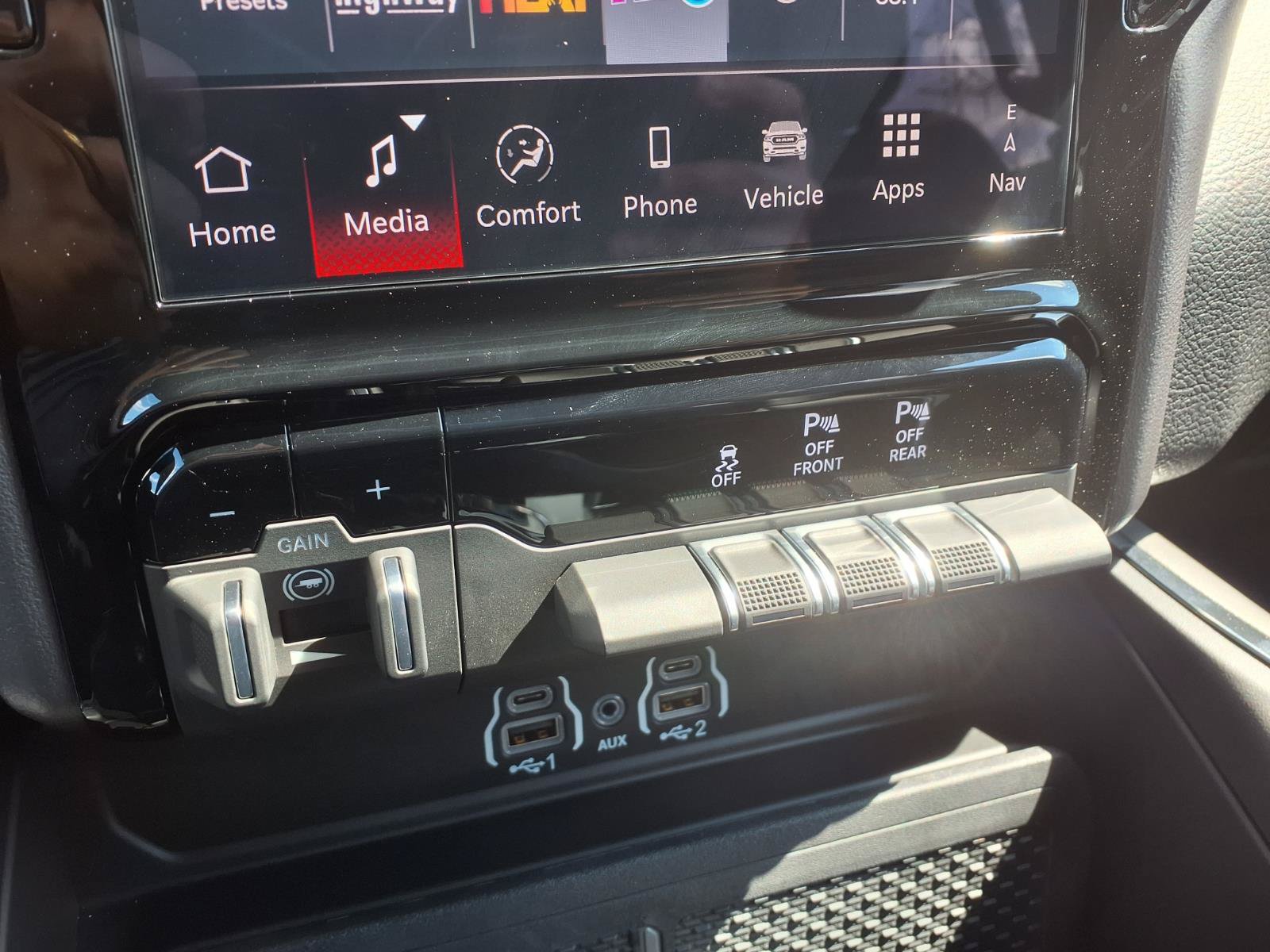 Used 2026 RAM 1500 Laramie w/ Night Edition AWD/4WD image 9