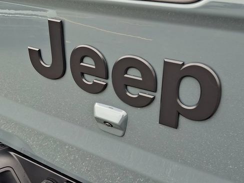 Used 2024 Jeep Gladiator Sport AWD/4WD image 24