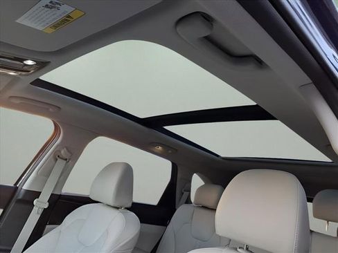 Used 2025 Kia Sorento S w/ Panoramic Sunroof Package image 12