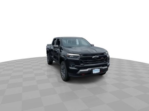 Used 2025 Chevrolet Colorado Z71 AWD/4WD image 2