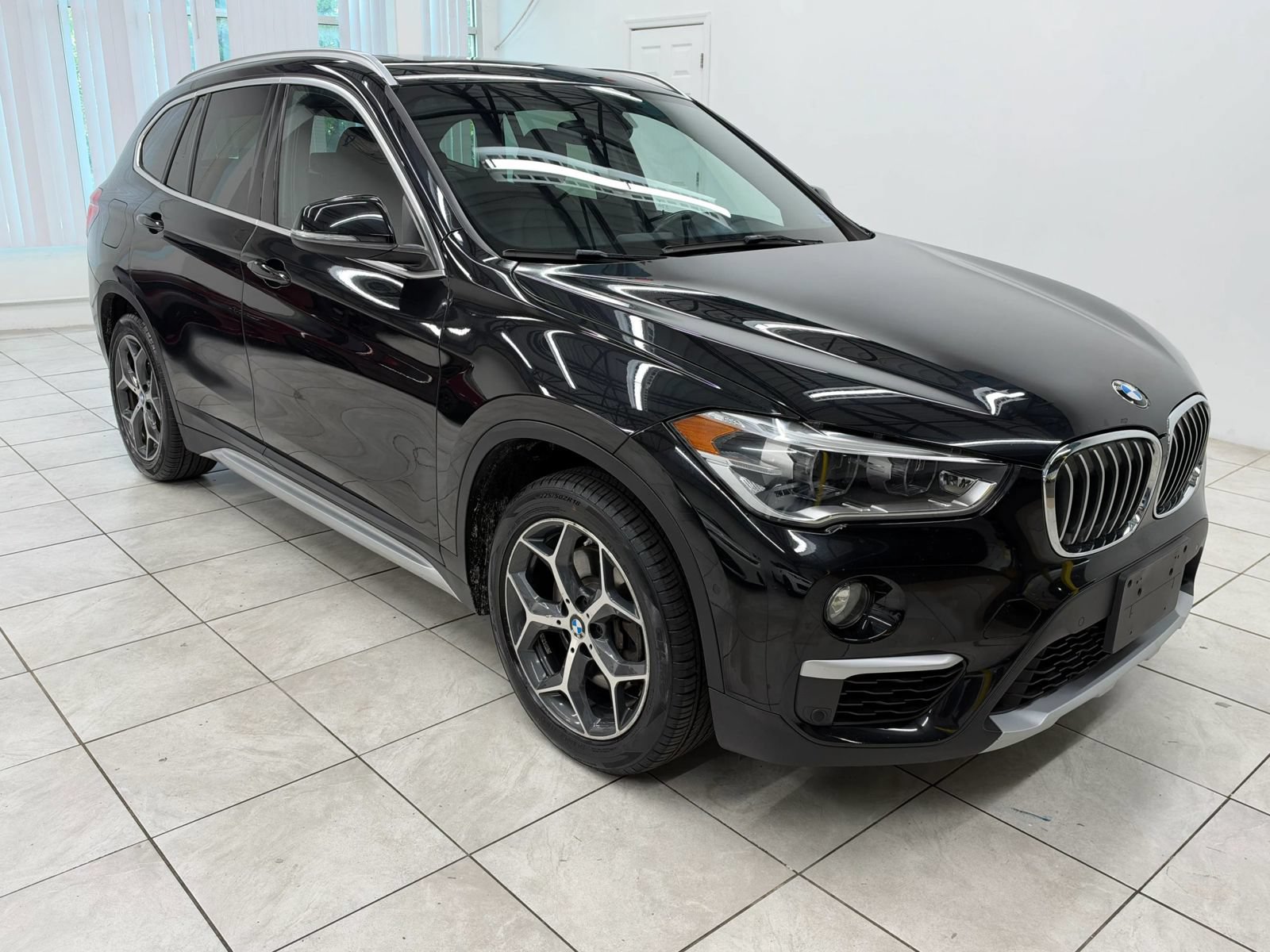 Used 2017 BMW X1 xDrive28i AWD/4WD image 1